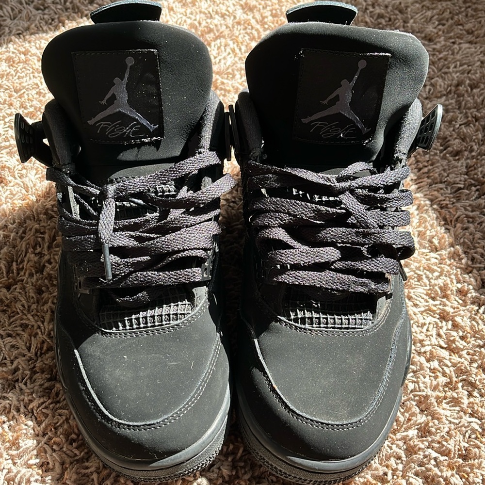 BLACK CAT JORDAN 4 SIZE 9.5